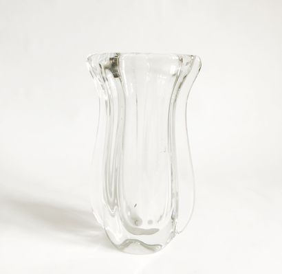 null Cristallerie de SEVRES
Vase en verre soufflé mouluré
H. : 24 cm