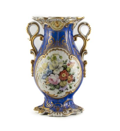 null ALLEMAGNE 
Important vase de forme balustre à anses en porcelaine émaillée à...