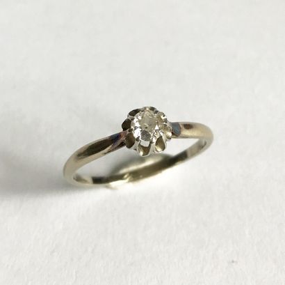 null Small white gold ring set with a solitaire old cut diamond. Circa 1920
Gross...