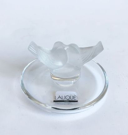 null LALIQUE - France
Baguier en cristal transparent de forme ronde à partie centrale...