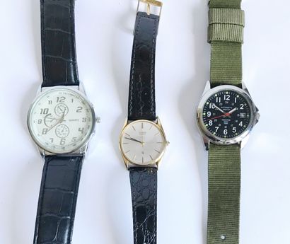 Trois montres à quartz de marque CITIZEN...