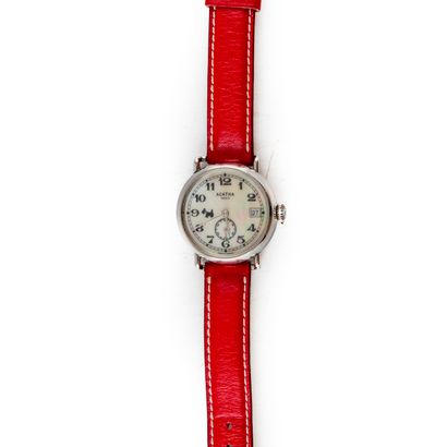 null AGATHA Paris
Montre de dame en métal argenté
Bracelet de cuir rouge 
Fonctionnement...