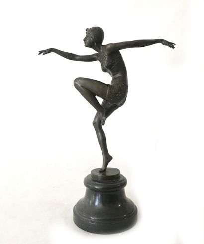 null D'après Demeter CHIPARUS (1886-1947)
Danseuse orientale 
Bronze sur socle en...