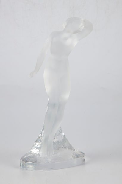 null LALIQUE - France
Statuette de danseuse nue, un bras baissé en cristal moulé...