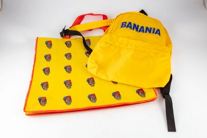 null BANANIA
Ensemble de deux sac publicitaire en plastique à fond jaune à décor...