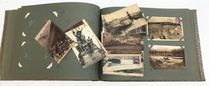 null Album de cartes postales en tissu. Art Nouveau contenant une cinquantaine de...