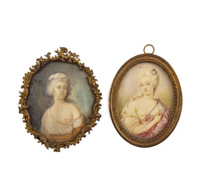 null ECOLE FRANCAISE 
Portraits d'élégantes
Deux miniatures
8 x6 cm et 8,5 x 7 cm...
