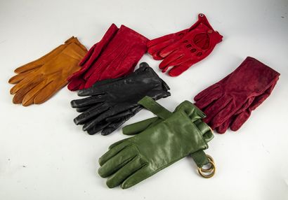 null Lot de 6 paires de gants dont 3 mi-saison et 3 hiver.
T.: 6,5
Bon état