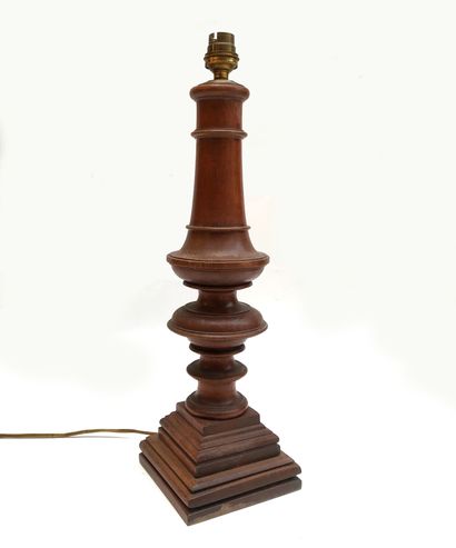 null Pied de lampe en bois tourné de forme balustre à base carrée
H; : 43 cm