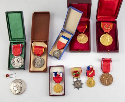 null Set of 7 silver medals including: medal of the industrial society of the East,...