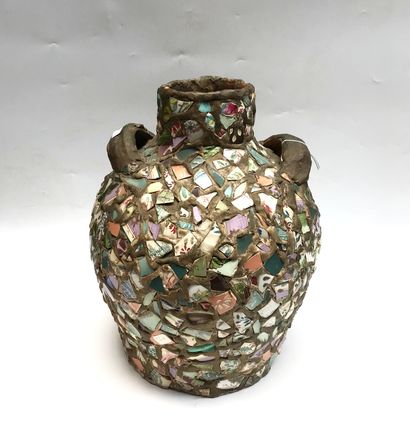 null Jarre en céramique à motif appliqué en céramique cassée
H. : 40 cm