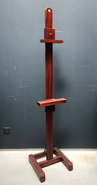 null Grand chevalet pour tableau en bois vernis
H. : 185 cm