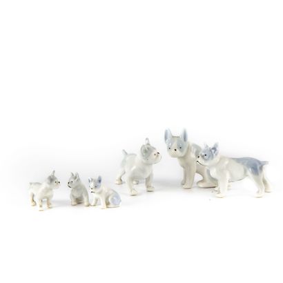 null Ensemble de 6 bulldogs (bouledogues) français en porcelaine émaillée polychrome...
