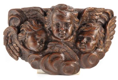 null Panneau en bois sculpté de trois têtes d'anges dans une nuée
Epoque XVIIIe 
H....