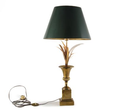 MAISON CHARLES Maison CHARLES
Lampe de bureau modèle "Roseaux" en métal doré à fût...
