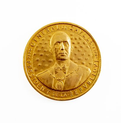 null Albert de JAEGER (1908-1992), Importante médaille commémorative en bronze doré...