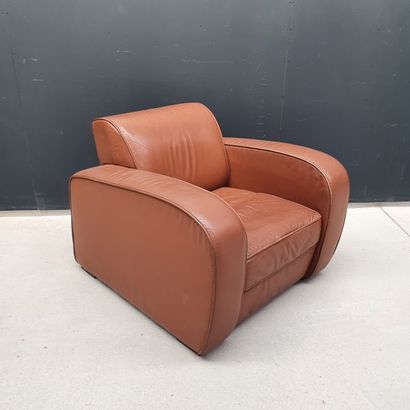 null Brown leather club chair 
H. 75 cm ; L. 90 cm ; P. 96 cm
Wear