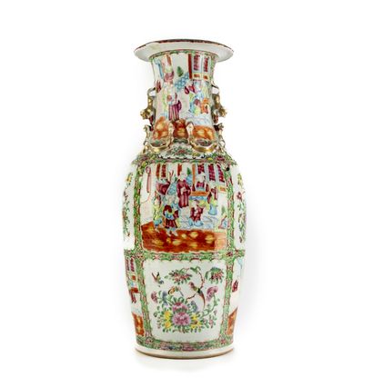null CHINE - CANTON
Important vase de forme balustre en porcelaine émaillée à décor...