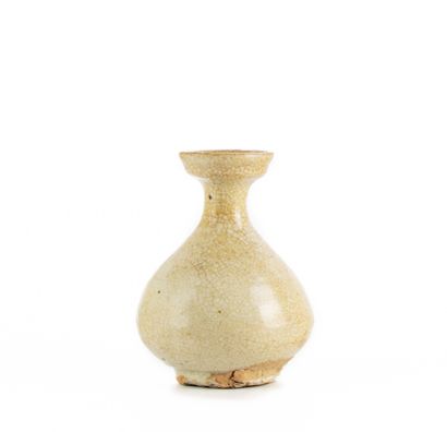 null Petit vase de forme bouteille en grès émaillé
Ancien travail chinois
H. : 11,5...