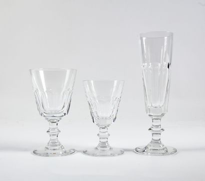 null Manufacture SAINT LOUIS 
Partie de service de verres en cristal taillée comprenant...