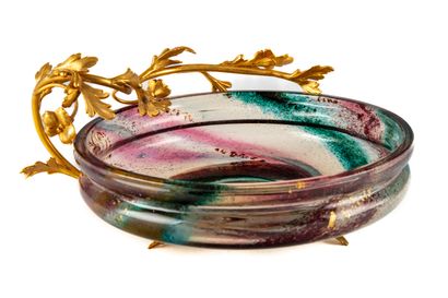 null DAUM - Nancy 
Glass bowl with metallic particle inlay. 
Gilded bronze base decorated...