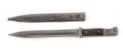 null Baïonnette Mauser 1884-1898 3eme type. Lame signée « Berg et Co » (pointe émoussée)....