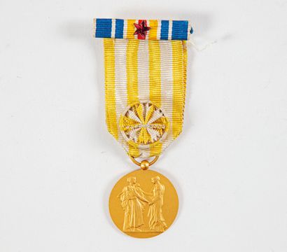 Médaille en or jaune, gravé par O. Roty du...
