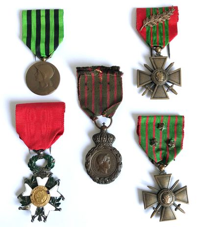 Médailles militaires :
- Médaille de Sainte...