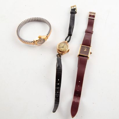 null Ensemble de trois montres bracelet de femme de marque LIP, YEMA. 
En l'état,...
