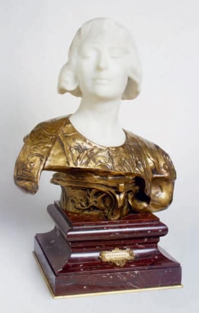 Paul-Françoios BERTHOUD (1870-1939) Fornarina Bronze patiné et marbre. Socle en marbre....