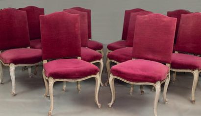 null Suite de dix chaises en bois peint et sculpté de feuillages et enroulements;...