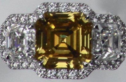 null Bague en or gris, ornée d'un très rare diamant de taille carrée, 2,55 carats...