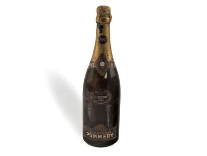 Une bouteille de champagne Pommery brut ...