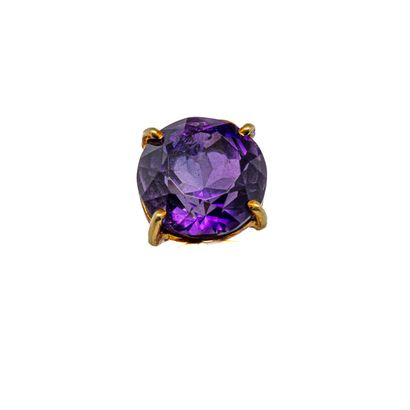 null Yellow gold ring set with a cushion-cut amethyst and openwork yellow gold hearts...