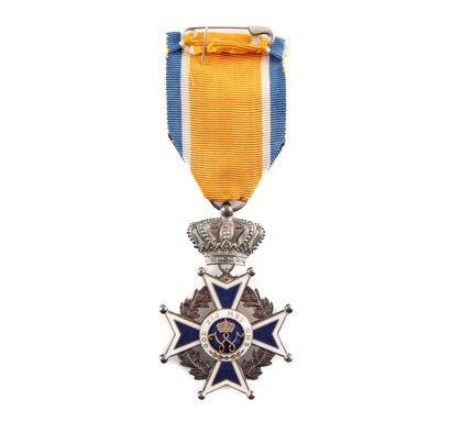 null Order of Orange-Nassau medal in silver and enamel, inscribed "God zij met ons,...