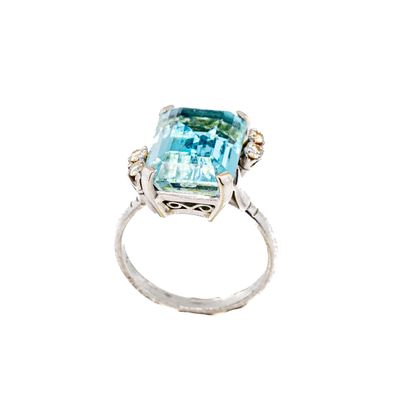 null Ring in 14-carat white gold, set with an emerald-cut aquamarine, shouldered...