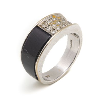 null Wedding band ring in gold paved with onyx and small diamonds 
Gross weight:...