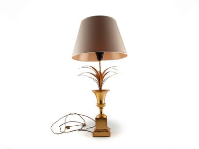 null MAISON CHARLES
Roseaux" desk lamp in gilt metal with a Medici vase-shaped shaft...