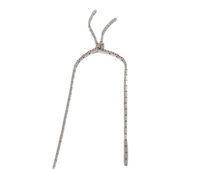 null White gold necklace adorned with two small diamonds totalling approx. 0.30 carat
Gross...
