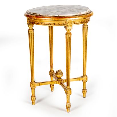 null Gilded wood pedestal table resting on four fluted legs joined by a spacer ending...