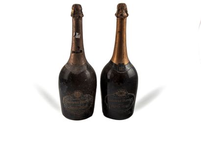 Deux bouteilles de champagne Magnum Laurent...