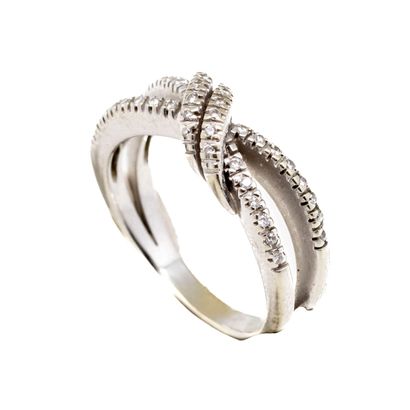 null White gold ring set with small diamonds weighing approx. 0.20 carat
TDD : 56.5
Gross...