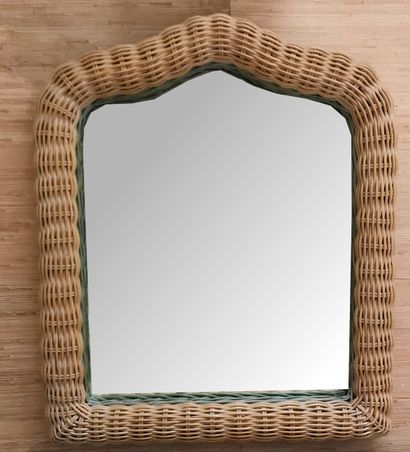 Petit miroir en rotin tressé à partie supérieure...