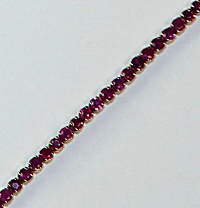 null Bracelet ligne orné de rubis 

Poids : 10,5 g