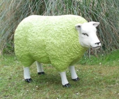 Mouton en résine vert