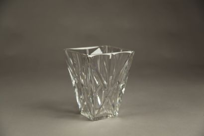null Vase en cristal de taillé de la Maison BACCARAT