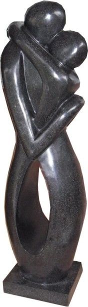 null Sculpture représentant couple enlacé. Marbrine noire. H. : 150 cm.