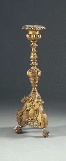 Pic cierge en bois doré sculpté 
Epoque XIXe...