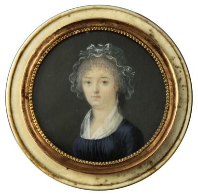  Ecole FRANCAISE vers 1800 
Portrait présumé de Madame Tallien 
Ivoire de forme ovale...