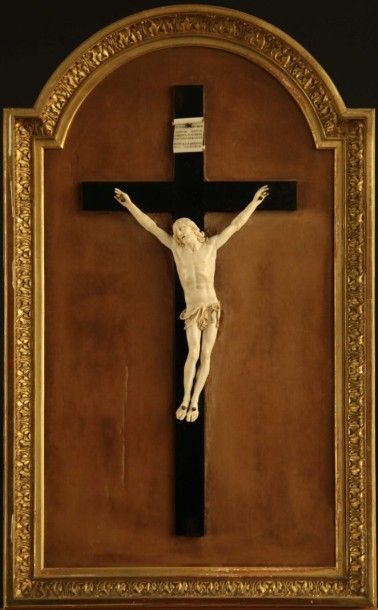 null Christ Janséniste en ivoire dans un cadre en bois doré. Époque XVIIème siècle....
